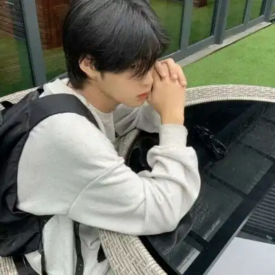 林鲸落ins风优质真人男生头像.