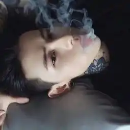 阳光成熟帅气男生头像各取所需的我们拿什么换白头到老