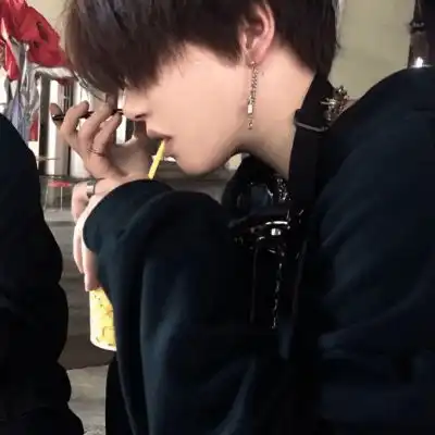 真人男头虽然我不会做饭,但我点的一手好外卖呀