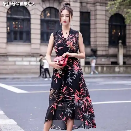 如何展现熟女风范而又不失时尚魅力首要解决的问题