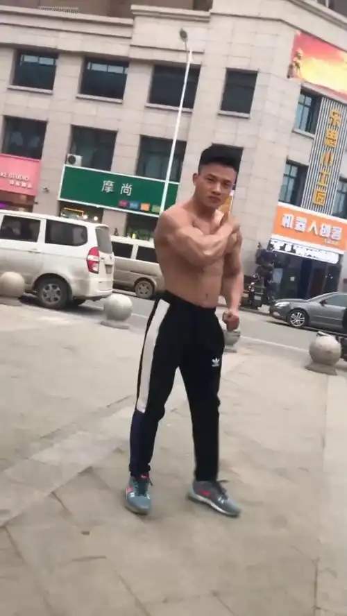 最近刚认识的肌肉男,这肌肉真霸气