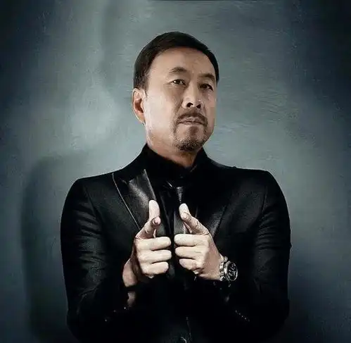 马卫军演了大半辈子日本大佐,和妻儿定居日本