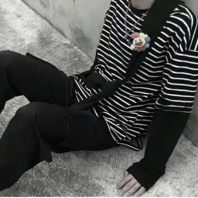 混网优质半身部位男头踏在棺材跳鬼步