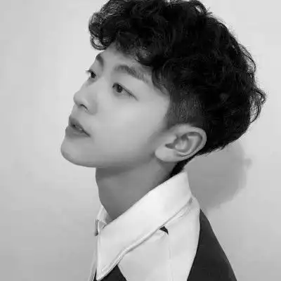 男生头像黑白酷帅个性,一个有故事的男ren