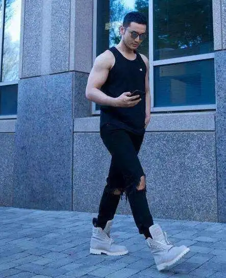 别的不说,黄晓明的肌肉确实是如假包换的,好阳刚羡慕baby