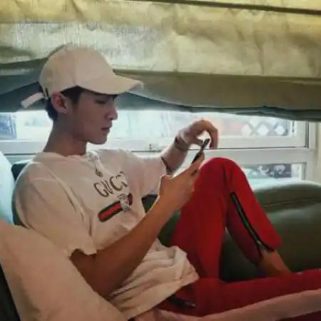 帅气酷炫男生头像,享受我单薄的青春