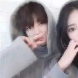 可爱情侣头像双人两张卖萌一左一右一张两个人