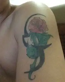 想把玫瑰花的纹身修改成男子汉的霸气