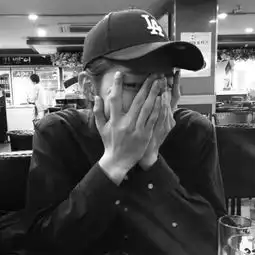 黑白有内涵的男生头像你是夜里的难寐
