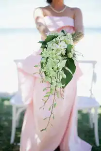 手捧花水滴形态的手捧花