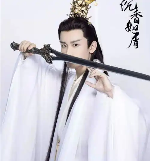 成毅沉香如屑白衣路透,古装美男氛围感浓厚,身形颀长有仙气