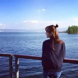 孤独背影看海女头像