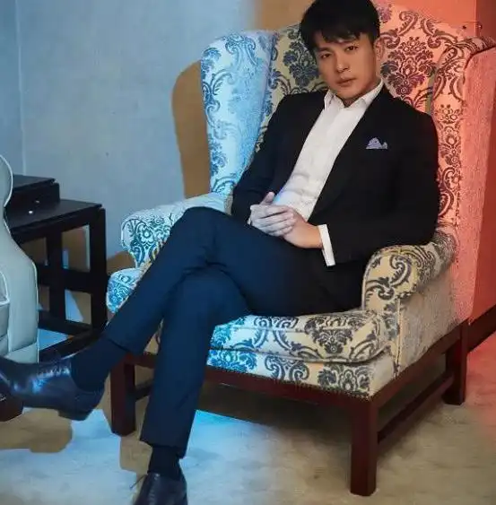 爱情公寓男主角相继爆红,唯有他多年低调,现35岁风度翩翩