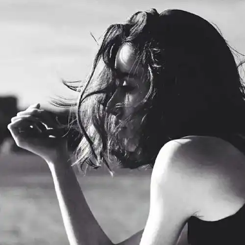 很霸气的句子想做一个很酷的人,当你残忍的时候,我能比你更狠