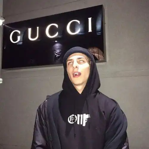 男生头像你必须只有内心丰富才能摆脱这些生活表面的相似