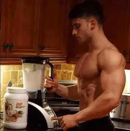 21岁的最佳形体肌肉男,人鱼线加霸气真空腹诠释自然健美的魅力