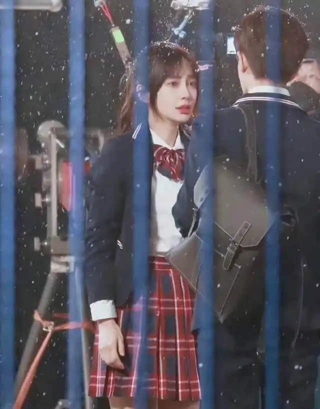 baby与任嘉伦新剧路透曝光,穿校服高马尾颜值高,曾曝拍戏用替身