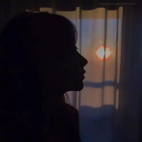 头像今晚你在想念那个少年嘛