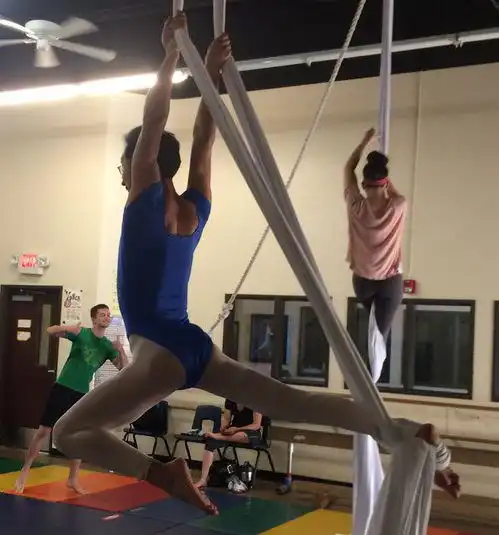 我是男的能不能穿连裤袜,我现在为什么喜欢练芭蕾舞和看芭蕾舞蹈基本功的视频