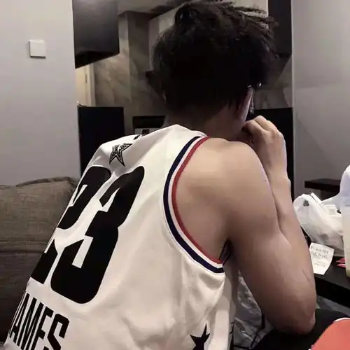 头像申请和你的手共用一个口袋