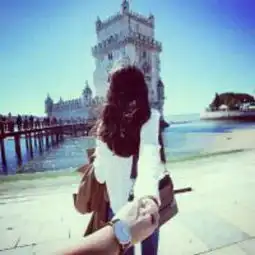 能帮我找到另一张照片吗,就是两张情侣照其中一张男的