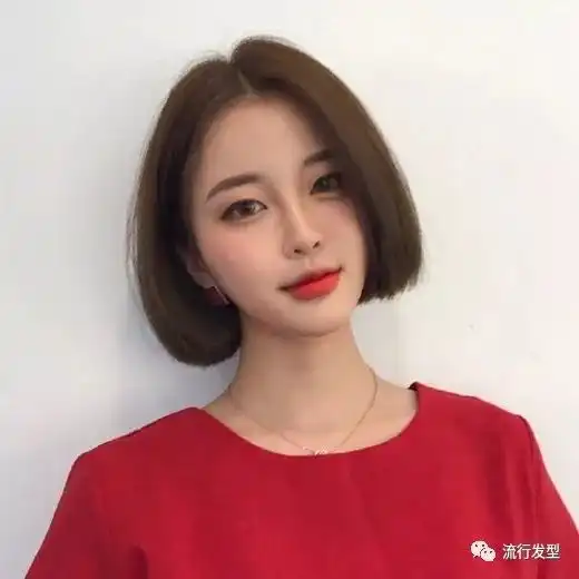 2020流行的发型女短发烫发发型图片