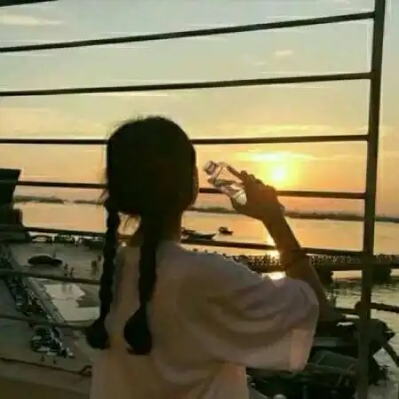 qq头像背影女生,意境有点伤感的