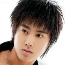 20岁长脸男生应该见什么头型本身头发不算长最好有图片