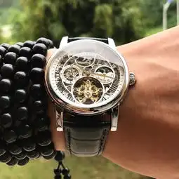 别纠结再纠结男人手表戴哪边,看完这组图你就明白了