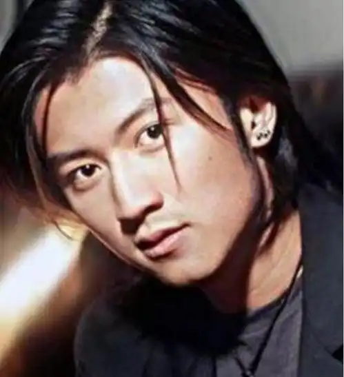 沈腾年轻时,谢霆锋年轻时,看见胡歌年轻时才知啥是奶油小生