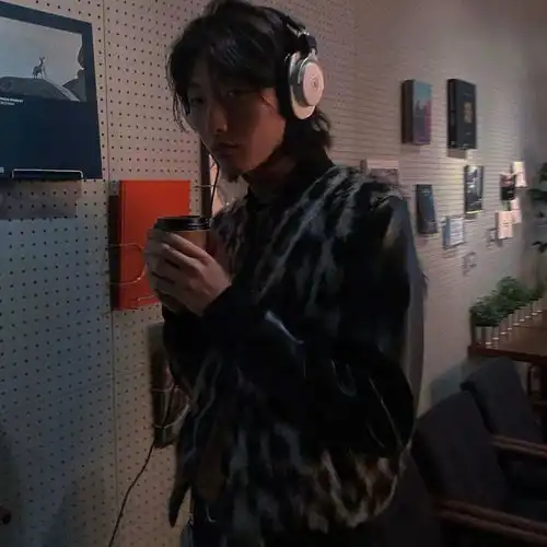 小众独特不理会世俗的男生头像