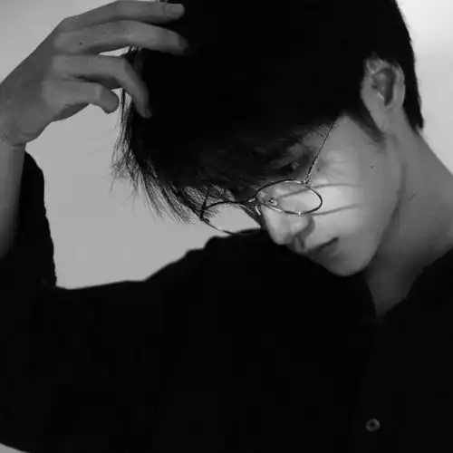 小众男生头像女孩子们出来吧.