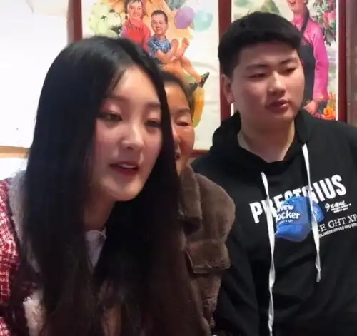 悲伤的陈亚男,和大衣哥儿子结婚后的委屈,远比你想得更巨大