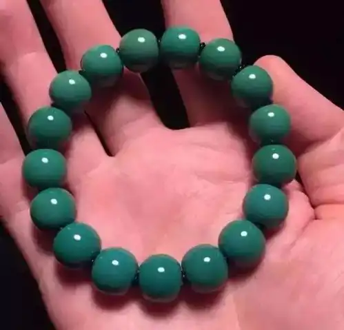 绿松丨盘玩前vs盘玩后,绿松包浆