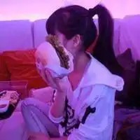 时光未老我们已散暖色女生头像大全