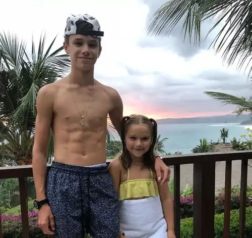 thebeckhams英国土豪贝克汉姆一家日常更新小七的人生头等大事终于解决了