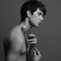 qq头像霸气侧漏男生黑白欧美伤感颓废