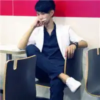 qq可爱男生头像,你牵着我的手一直在颤抖