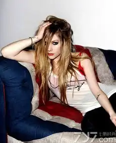 fhm男人帮3月封面女郎艾薇儿大秀香肩