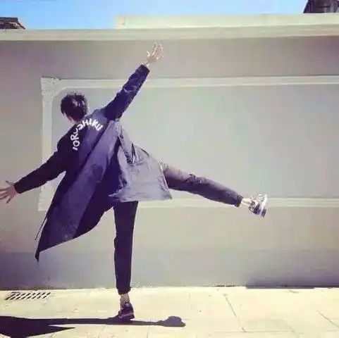 谁有好看的男生头像,,,不需要那些恶心的非主流,,,要正常一点的