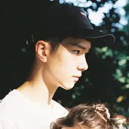 如果男生当面夸女生漂亮,其实是想说...