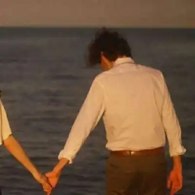 ins上超火的不露脸的情侣头像让你失望的人不会只让你失望一次....