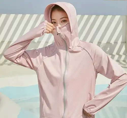 你还傻傻的穿t恤吗太土了,看我小姨身上穿的防晒衣,真美