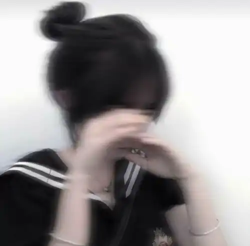 ins模糊女生头像