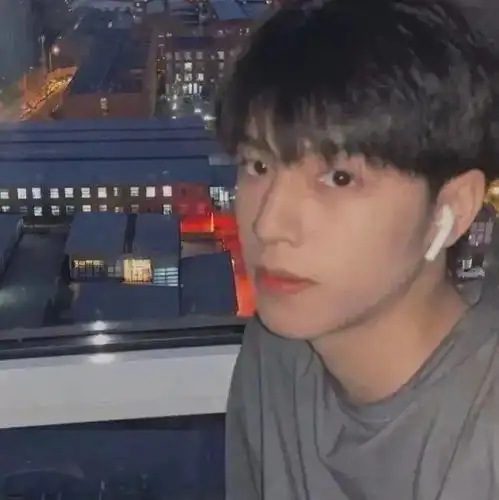 头像丨五个人同时追我我能怎么办我也很慌呀所以只能送人头