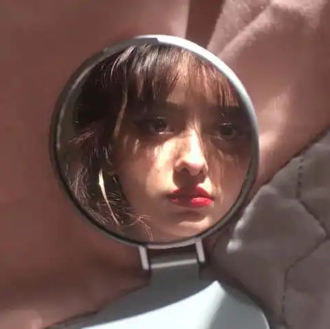 ins气质女生头像我愿意为你做一场梦,不小心淋湿了枕头