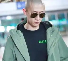 张一山机场光头亮相,为拍鹿鼎记剃光头发,被赞这才是好演员