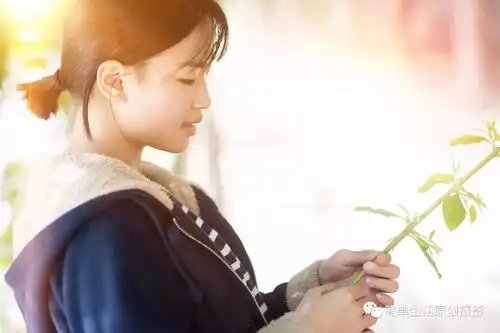 冬日暖阳花季少女