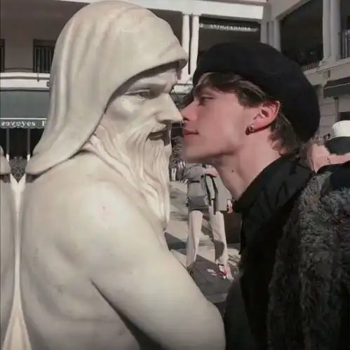 这么好看的头像,拿来吧你