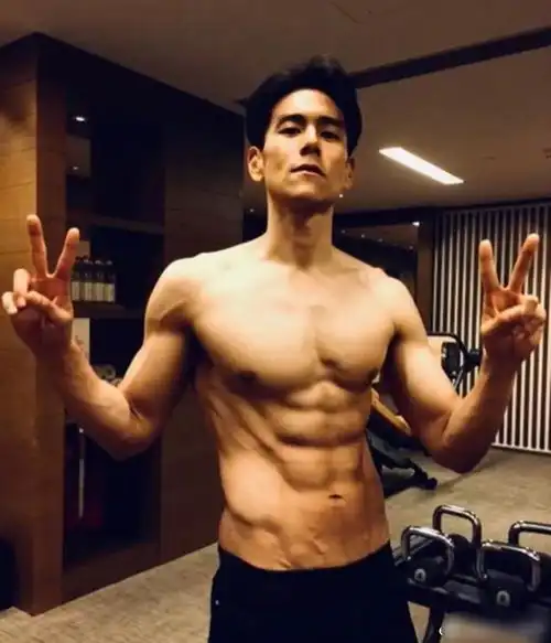 名媛晒账单,猛男晒腹肌,你们的朋友圈已被我屏蔽